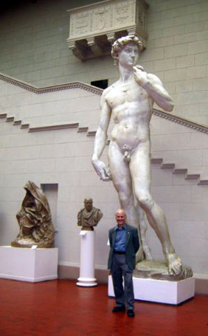 Дэвид Гросс со своим тезкой в Музее изобразительных искусств им. Пушкина (фото Ольги Левиной)